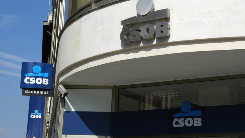 Banka ČSOB plánuje o víkendu odstávku. Možnost platit na internetu bude omezená, varuje 