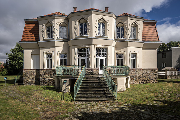 Gočárův venkovský unikát. Kubistická vila v Libodřicích vítá nově návštěvníky