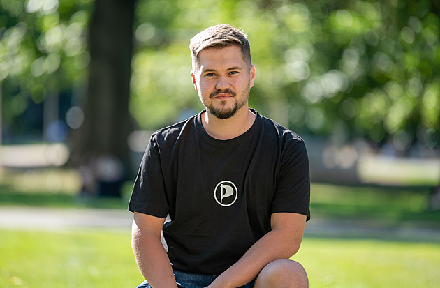 Rusko k ničemu nepotřebujeme, říká Knotek. Politickým vzorem lídra Pirátů je JFK