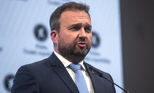 Starobní i další důchody vzrostou od ledna v průměru o téměř sedm stovek