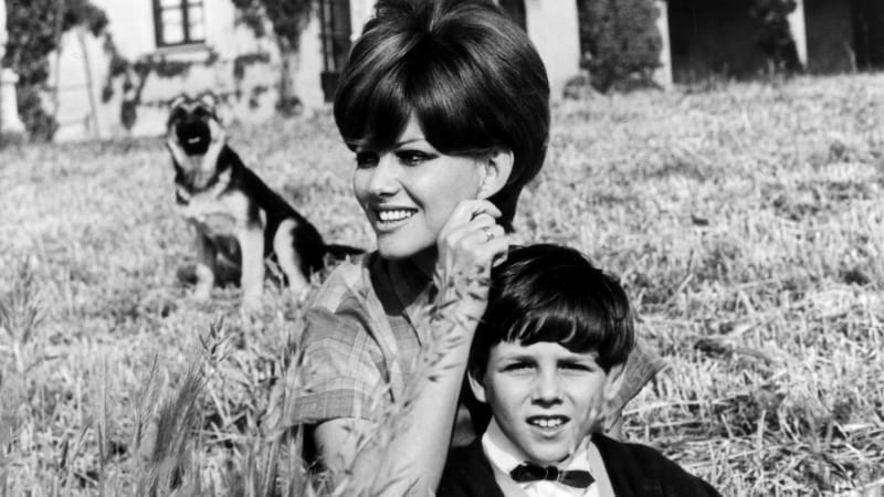 Bolestivé tajemství herečky Cardinalové: Po znásilnění se jí narodil syn, vydávala ho za bratra