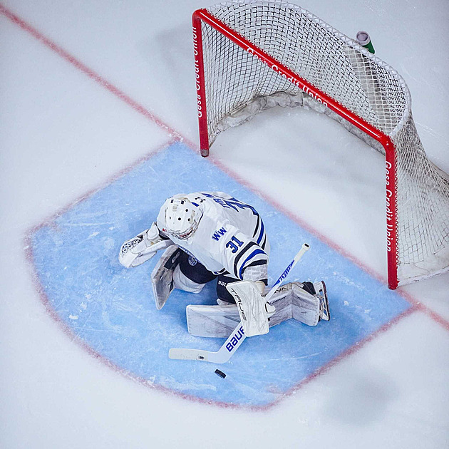 Šedesáti zákroky se zapsal do historie klubu. Mladík obdivuje Dostála a sní o NHL