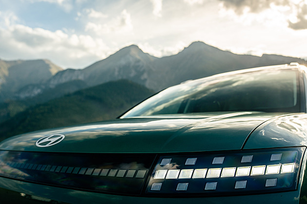 Elektrický obr Ioniq 9 přibzučel do Česka. Projeli jsme nejdražší hyundai