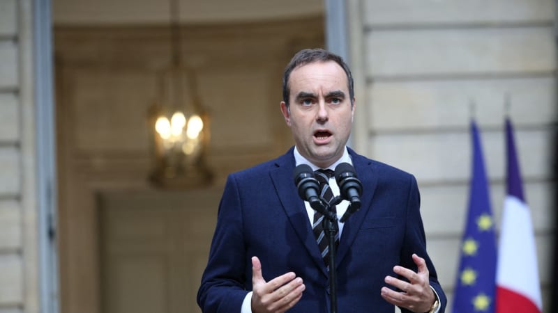 Krize ve Francii: Nový premiér Lecornu podal demisi, ve funkci byl jen několik dní