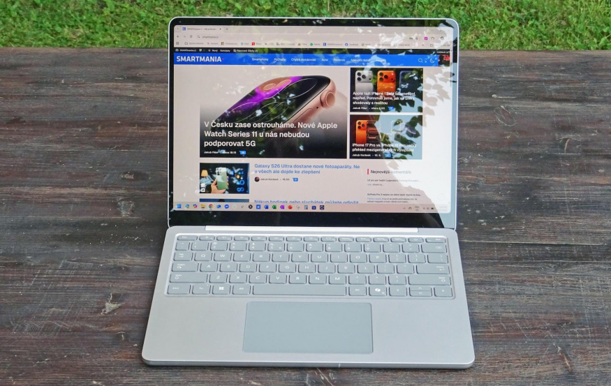 Microsoft Surface Laptop 13″ recenze: kompaktní notebook na dlouhé cesty