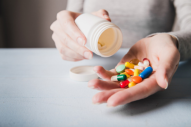 Byznys s doplňky stravy děsí lékaře. Lidé kupují „zázračné“ přípravky, jež jim škodí