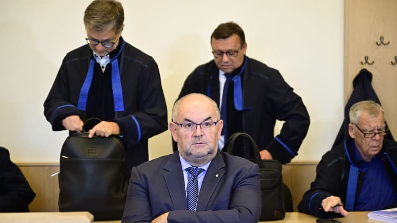 Bývalý šéf českého fotbalu Pelta nastoupil do vězení v Liberci. Odpykat si má pět a půl roku