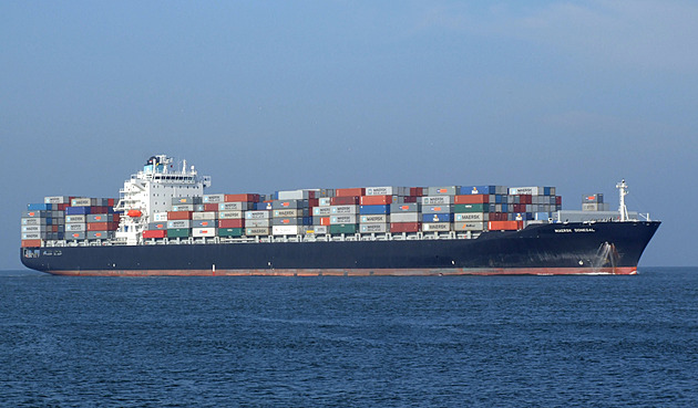 Chcete snížit emise z lodní dopravy? Zavedeme sankce a cla, vyhrožují USA