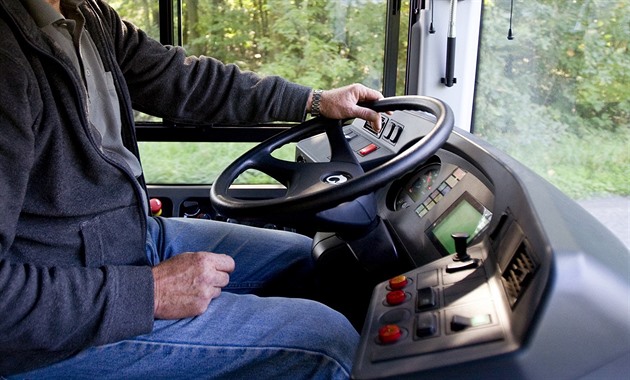 Logistika hlásí kritický podstav, autobusy i kamiony nemá kdo řídit