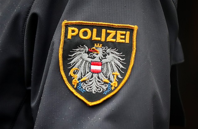 Na východě Rakouska havarovalo auto s deseti migranty, pronásledovala je policie