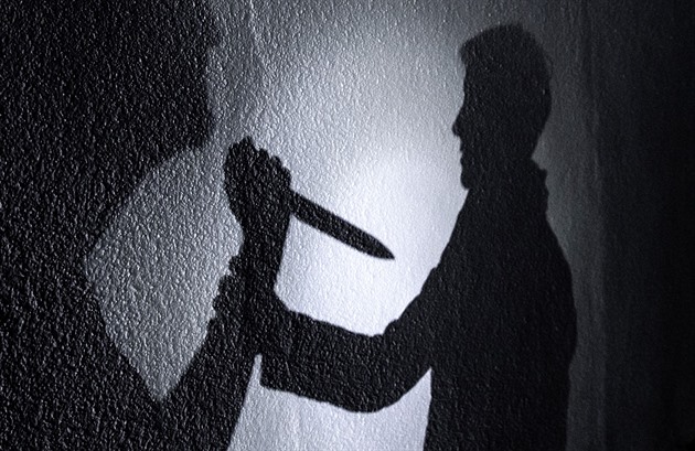 Vrhl se na souseda s dýkou v ruce, viní pražského advokáta. Bránil jsem se, tvrdí