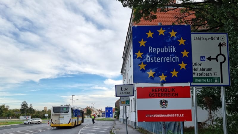 Rakousko chce pokračovat v kontrolách na českých hranicích. Celníci si vybírají namátkově