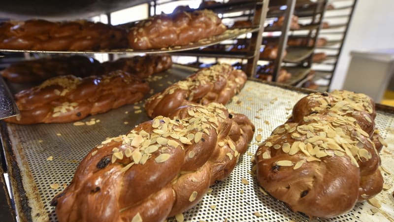 Budou letos Vánoce zase drahé? Podívejte se, kolik bude stát vánočka nebo bramborový salát