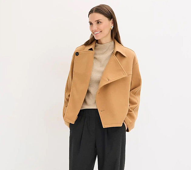 Doba zkracování nekončí. Cropped svršky frčí i na podzim