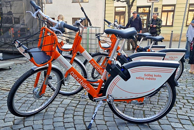 V Přerově trestali jízdu na kole bez helmy, viníci přišli o účet na sdílená kola