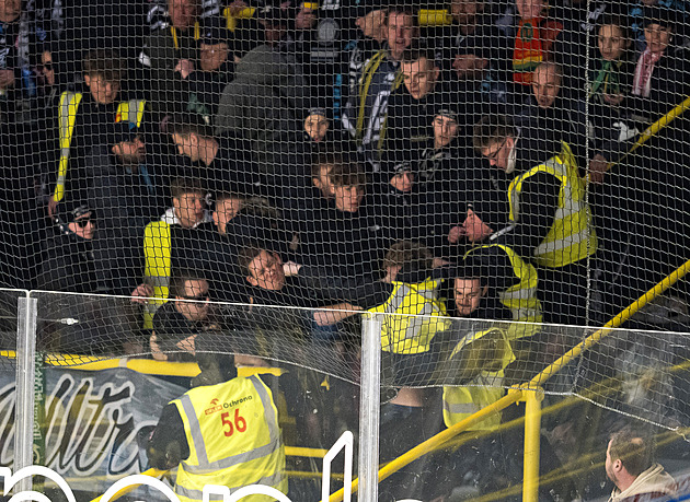 Litvínov má po hodech. Bitku v hledišti při derby uklidnili těžkooděnci