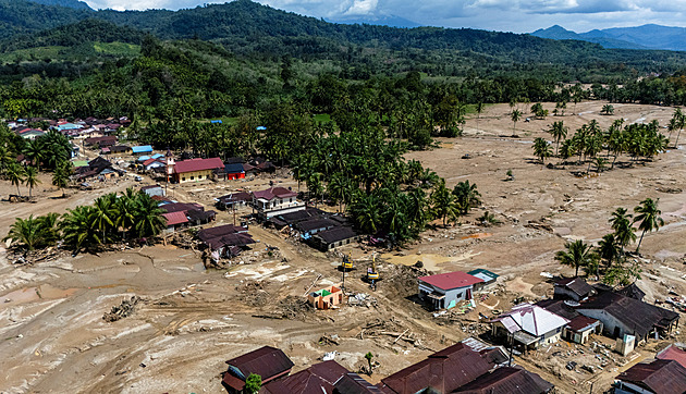 Záplavy v Asii si vyžádaly už 1 800 životů. Sumatře hrozí další deště, varují úřady