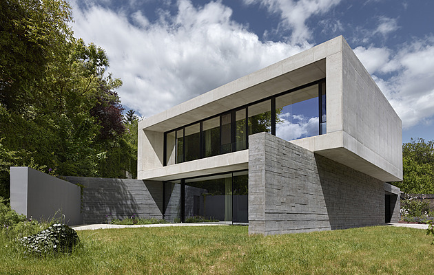 Vila v pražské Tróji byla celá odlitá z betonu. Je to vlastně dům-socha