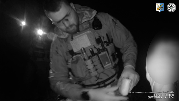 Věděli jen, že je poblíž mostu u Odry. Policisté zachránili dívku před sebevraždou