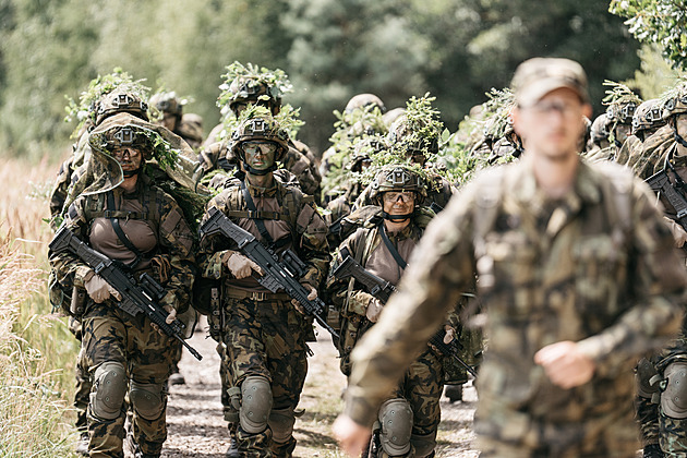 Vedení armády chce seznam lidí pro případ mobilizace. Nová koalice to odmítá