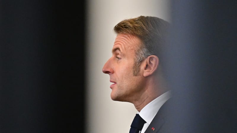 Macron velí k obratu v postoji k Putinovi. Evropa šance na mír nezlepšila, říká poradce Kremlu