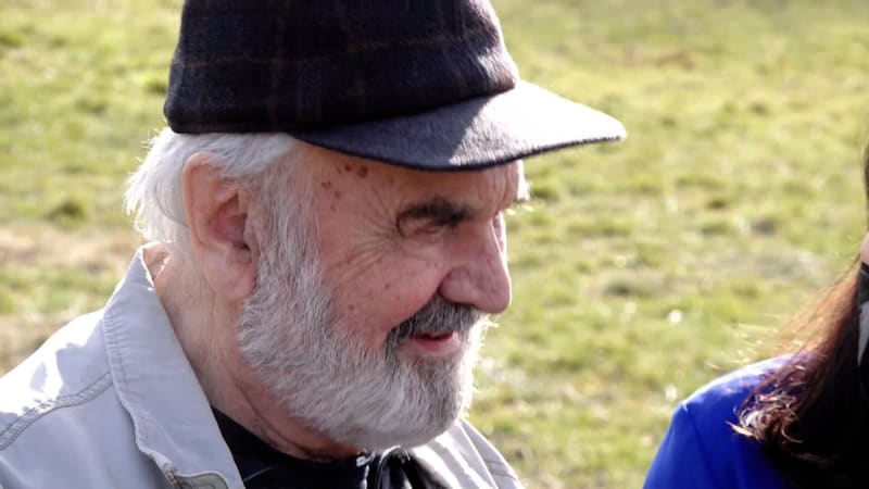 Svěrák má skoro v 90 letech stále skvělou formu. Zas tak mi to nepálí, vtipkoval