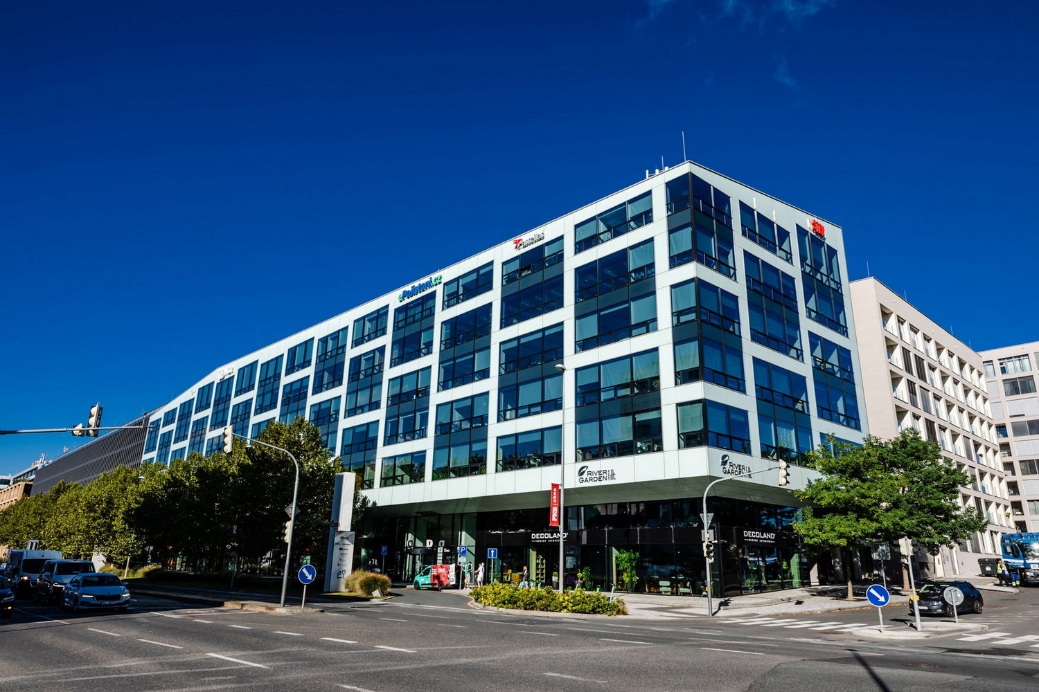 Obchody a prodejny na Rohanském nábřeží: Co se tam dá koupit – rohanskenabrezi.cz