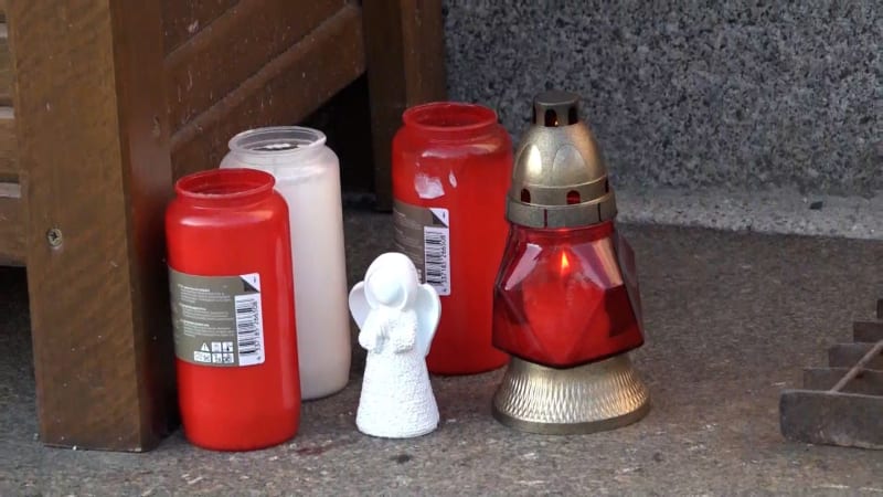 Krvácení na schodech a zběsilá palba. Starosta Chřibské popsal útok, uctí zesnulého „Cícu“