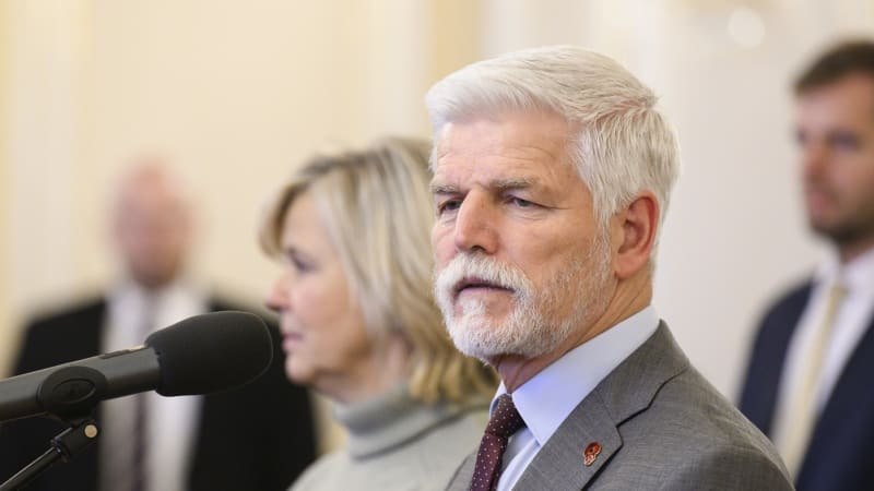 Policie má v rukou prezidentův podnět kvůli Macinkovým esemeskám. Nyní je musí vyhodnotit