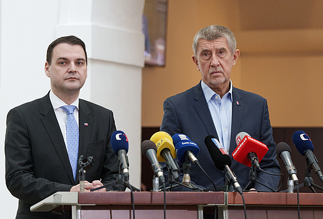 Spolupráce s ním je výborná, pochválil Babiš Macinku. Z vlády ho neodvolá