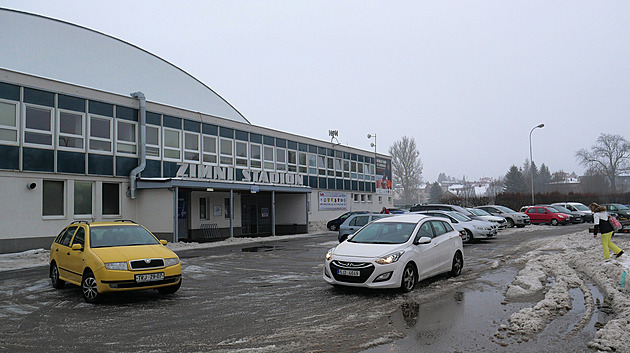 Zvenku to jde, ale vnitřek dosloužil. Žďárský zimák čeká oprava za stovky milionů