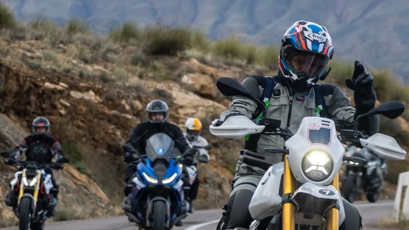 Fotky Pavla z dovolené mohou být podvod, spekulují lidé. Analýza odhalila, zda jsou pravé