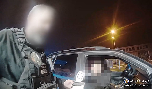 Proražená pneumatika a pěkná řádka piv. Jsem debil, kál se opilý řidič