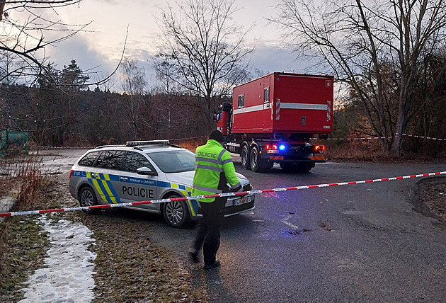 Manévry na Dalešické přehradě. Při výcviku se nevynořil policejní potápěč
