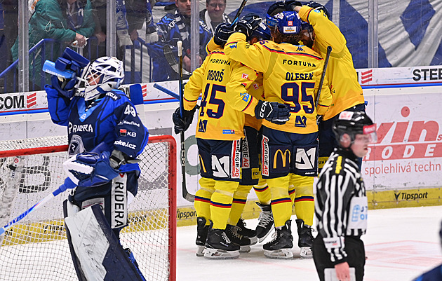 ONLINE: Pardubice zatím bez gólu, Třinec prohrává v Brně. Sparta vyzve Plzeň