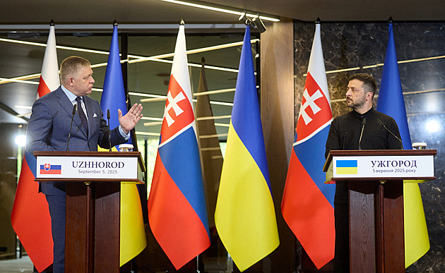 Fico přijal nabídku na jednání se Zelenským. Schůzku chce místo Ukrajiny v EU