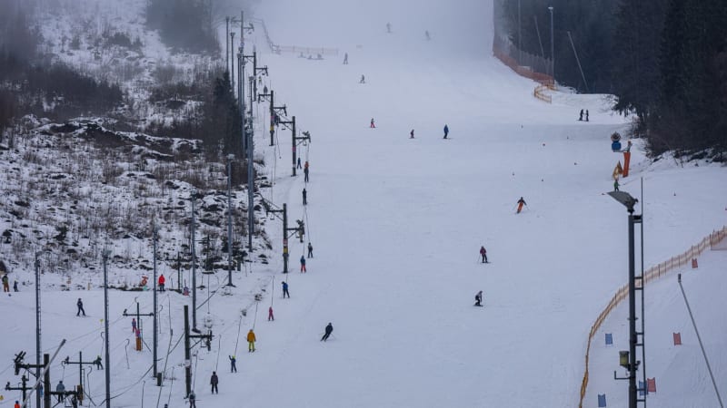 Smrtelná srážka lyžařky v Harrachově: Na výzvu se nikdo nepřihlásil. Hledá i zoufalá rodina