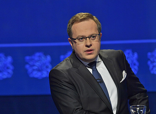 Prásknutí dveřmi, které vrhá špatné světlo na kolegy, říká analytik o Moravcově konci