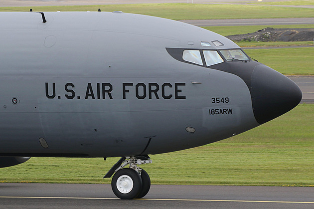 V Iráku se zřítil tankovací letoun USA. Nebyl sestřelen, ujišťuje armáda