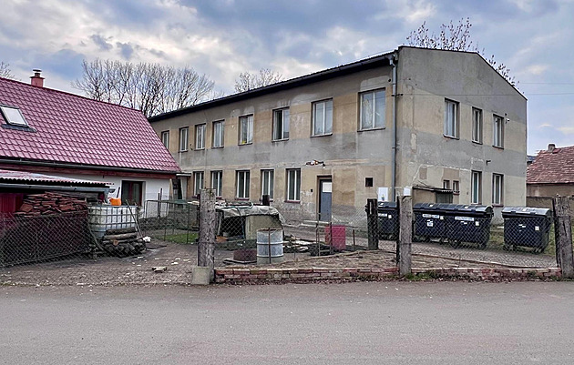 Firma „zlevnila“ problémovou ubytovnu. Nehorázná suma, komentuje návrh obec