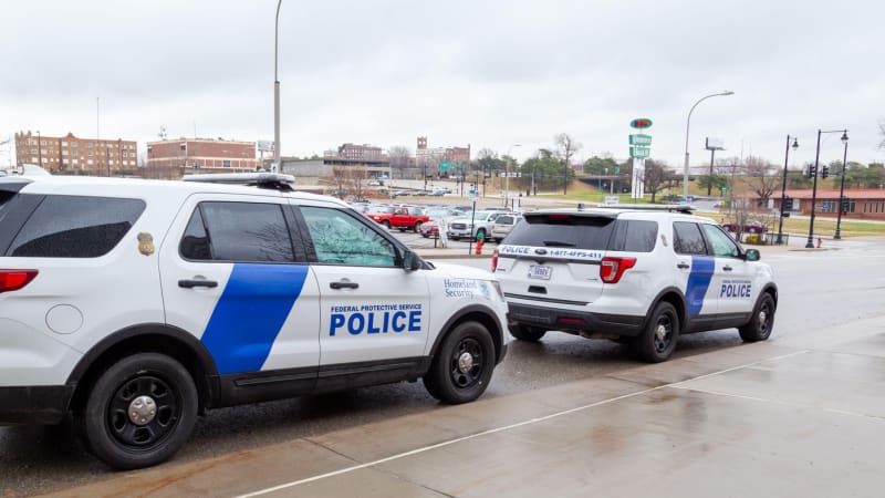 Tragédie v Kansasu: Holčička zemřela při nehodě. Seděla vepředu na klíně, matka strhla řízení