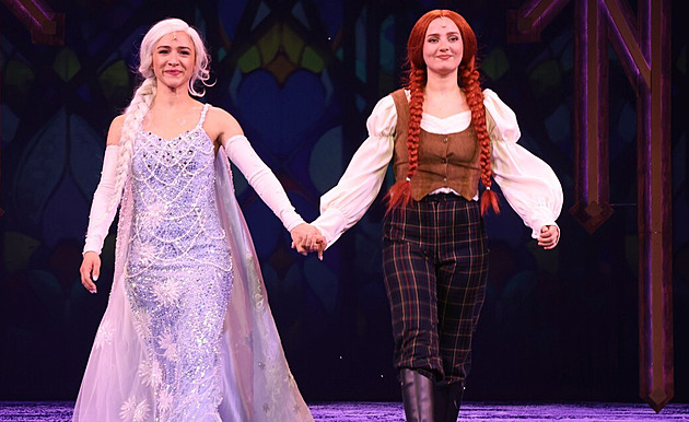 GLOSA: Elsa kouzlí, Anna laškuje, Olaf baví. Ledové království v Karlíně zvládli