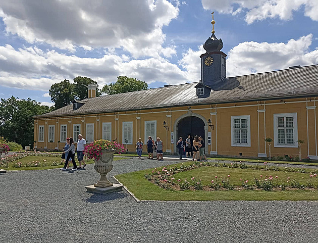 Paradox. Zpoplatnění parku snížilo Kozlu návštěvnost, zámek ale vydělal víc