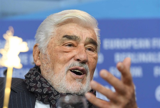 Zemřel Mario Adorf, představitel padoucha Santera, který zastřelil Vinnetouovu Nšo-či