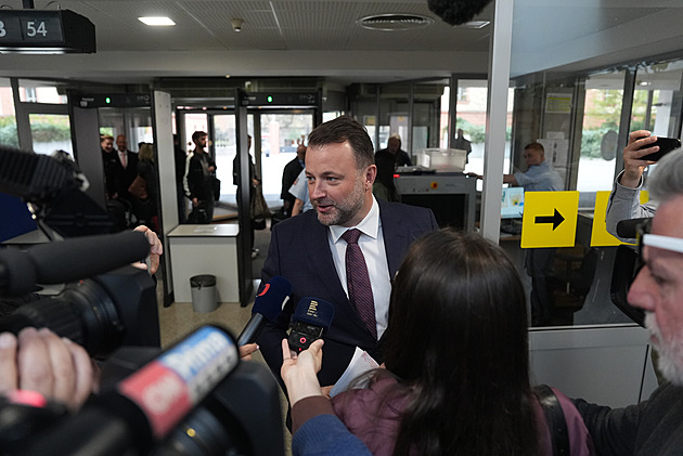 Šňupal bílý prášek. U soudu s Dozimetrem svědčí „manažer TOP 09“ Fremr