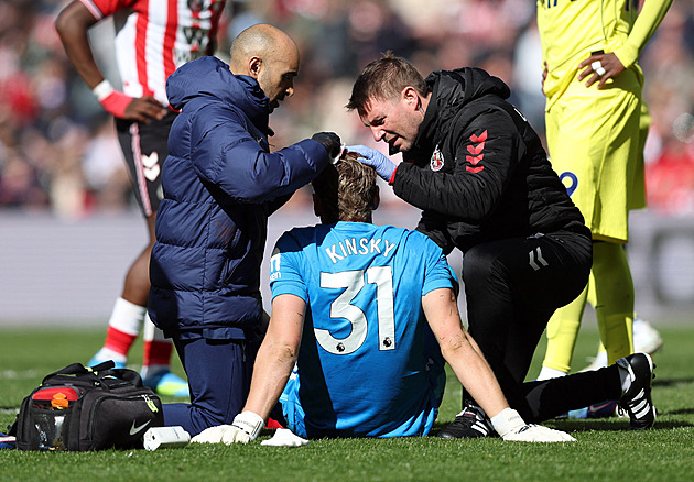 Kinský zpět v bráně, ale kolos se nadále topí. Vyhne se ještě Tottenham propasti?