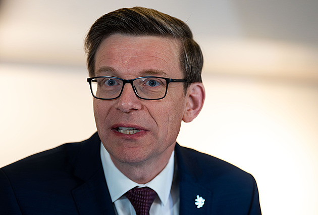 Je tu snaha destabilizovat a zabít Českou televizi a rozhlas, kritizuje Kupka