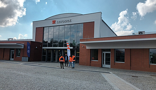 Po čtyřech letech je jako nové. V Lovosicích dokončili opravu vlakového nádraží