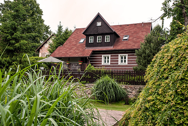 Místo idylky boj. Koupili chalupu v ráji, z podlahy jim ale začaly růst houby