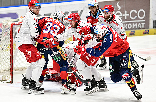 ONLINE: Pardubice - Třinec 1:0. Červenka míjí prázdnou branku, Willovi pomáhá tyč